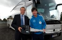 FUSSBALL Uberegabe des neuen DFB-Mannschaftsbus 04.09.2009