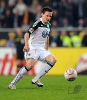 Fussball: 1. Bundesliga Saison 2010/2011: VfL Wolfsburg, RIETHER am Ball