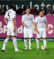 Fussball 1. Bundesliga :  Daniel van Buyten, Bastian Schweinsteiger, Franck Ribery (v. li., FC Bayern Muenchen)