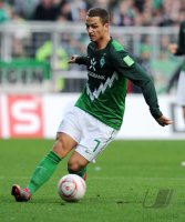 Fussball: 1. Bundesliga Saison 2010/2011: Bremen, ARNAUTOVIC am Ball