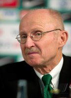 Fussball 1. Bundesliga, Saison 2011/2012: Pressekonferenz Werder Bremen zur Vertragsverlaengerung von Manager und Trainer