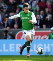 FUSSBALL, 1. BUNDESLIGA, 30. Spieltag: Bremen, OEZIL Einzelaktion