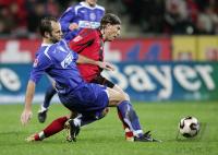 Fussball 1. Bundesliga: Leverkusen - Berlin, Zweikampf