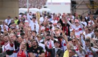 Fussball DFB Pokal Finale 24/25: Arminia Bielefeld - VfB Stuttgart, Public Viewing auf dem Schlossplatz
