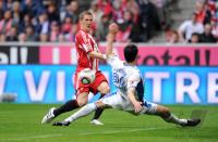 Fussball 1. Bundesliga: Bastian Schweinsteiger (li, FCB) gegen Mergim Mavraj (re, Bochum)