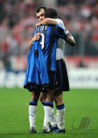 Fussball CHL  Saison 2010/2011: JUBEL Samuel Eto'o , Eto mit Goran Pandev (v.li., Inter Mailand)