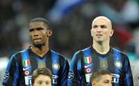 FUSSBALL CHL  Saison 10/11:  Samuel Eto'o , Eto , Esteban Cambiasso (v. li., Inter Mailand)