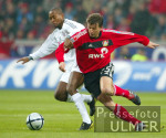 Fussball 1. Bundesliga: Leverkusen - Muenchen, Zweikampf