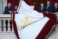 Papstwahl / Konklave: Papstwahl: Habemus Papam, weisser Rauch, Leo 14. ist der neue Papst