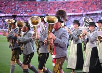 Fussball 1. Bundesliga 24/25: FC Bayern Muenchen feiert die 34. Deutschen Meisterschaft