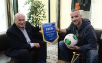 FIFA Praesident Joseph S. Blatter (Schweiz) trifft Eros Ramazzotti&Acirc;&nbsp;(Italien)