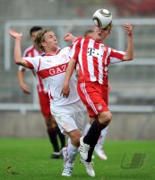 Fussball 3. Bundesliga:  Sven Schipplock (li, Stuttgart II) gegen Max Dombrowka (re, FC Bayern II)
