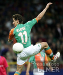 Fussball 1. Bundesliga: Bremen, KLOSE Einzelaktion am Ball