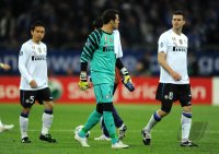 Fussball CHL  Saison 2010/2011:  Enttaeuschung Yuto Nagatomo, Torwart Julio Cesar, Thiago Motta (v. li., Inter Mailand)