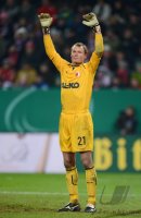 FUSSBALL DFB POKAL  Saison 2012/2013: Torwart Alexander Manninger (FC Augsburg)
