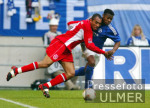 Fussball 1. Bundesliga: Schalke - Cottbus, Zweikampf