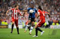 Fussball Champions League Finale: Holger Badstuber (li, FCB) gegen Samuel Eto'o , Eto  (re, Inter)