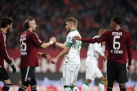 Fussball 1. Bundesliga 13/14:  Fair Play Aaron Hunt (SV Werder Bremen)