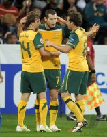 Fussball AFC Asian Cup 2011:  Brett Holman, Brett Emerton, Luke Wilkshire (v. li., Australien)