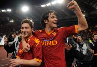 FUSSBALL SERIE A: JUBEL Luca Toni mit Francesco Totti (v. re., AS Rom)