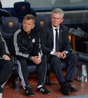 FUSSBALL INTERNATIONAL CHL HALBFINALE 12/13: Trainer Jupp Heynckes (FC Bayern Muenchen) und Assistenzcoach Peter Hermann (FC Bayern Muenchen)