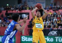 Basketball 1. Bundesliga 16/17 Hauptrunde: Walter Tigers Tuebingen - FRAPORT SKYLINERS Frankfurt