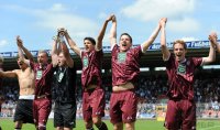 U19 Fussball Bundesliga :  JUBEL nach dem Sieg vom 1FC Kaiserslautern