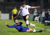 Fussball International:  Andrii Bogdanov (li, Ukraine) gegen Daniel Ginczek (re, Deutschland)