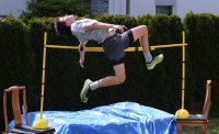Leichtathletik: Hochspringer Lukas Gaertner (TV Rottenburg) trainiert im eigenen Garten