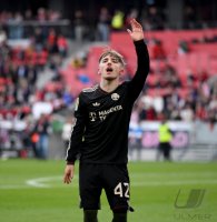 Fussball 1. Bundesliga  Saison  2025/2026  28. Spieltag SC Freiburg - FC Bayern Muenchen