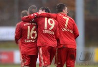 Fussball Regionalliga Sued 2012/2013:  Jubel Vladimir Rankovic, Rico Strieder und Tobias Schweinsteiger  (v. li., FC Bayern II)