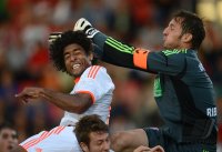 Fussball 1. Bundesliga :  Dante (li, FC Bayern Muenchen)  gegen Torwart Stefan Riederer (Unterhaching)