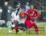 Fussball UCL: Leverkusen - Newcastle, Zweikampf