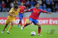Fussball U21-Europameisterschaft 2011:  Maxym Biliy (li, Ukraine) gegen Thiago Alcantara (re, Spanien)