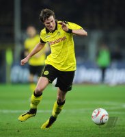 Fussball: 1. Bundesliga Saison 2010/2011: Dortmund, GROSSKREUTZ am Ball