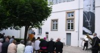 Enthuellung Bischof Sproll Stele in Rottenburg