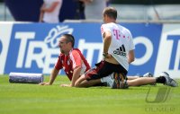 Fussball 1. Bundesliga Saison   2011/2012 : Franck Ribery , Fitnesstrainer  Thomas Wilhelmi (v. li., FC Bayern Muenchen)