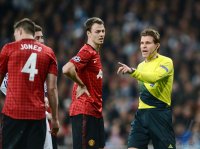 FUSSBALL INTERNATIONAL CHL ACHTELFINALE 12/13: Schiedsrichter Brych (Deutschland)