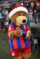 Fussball 1. Bundesliga Saison 14/15: FC Bayern Muenchen Maskottchen Berni