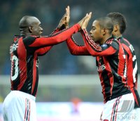 FUSSBALL SERIE A:  (v. li.) JUBEL Mailand Clarence Seedorf, Robinho