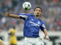 Fussball 1. Bundesliga: Schalke, KURANYI Einzelaktion am Ball