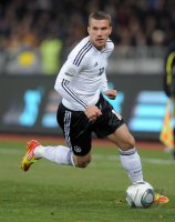 FUSSBALL INTERNATIONALES TESTSPIEL:  Ukraine - Deutschland, PODOLSKI am Ball