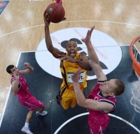 Basketball 1. Bundesliga 13/14:  Walter Tigers Tuebingen - Telekom Baskets Bonn