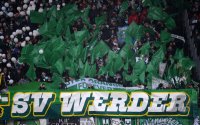 Fussball 1. Bundesliga :  Fankurve von Werder Bremen mit einem Banner