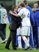 FUSSBALL CHL  Saison 10/11:  Benedikt Hoewedes, Horst Heldt  (v. li., FC Schalke 04)
