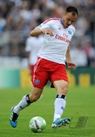 FUSSBALL, DFB Pokal 1. Hauptrunde: Hamburger SV, WESTERMANN am Ball