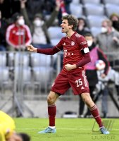 Fussball 1. Bundesliga Saison 21/22: FC Bayern Muenchen - SpVgg Greuther Fuerth