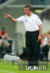 FUSSBALL 1. Bundesliga: S04, HEYNCKES zeigend