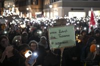 Lichtermeer fuer die Demokratie auf dem Tuebinger Marktplatz