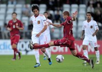Fussball U21-Europameisterschaft 2011: Daniel Parejo (li, Spanien) gegen Marcel Gecov (re, Tschechische Republik)